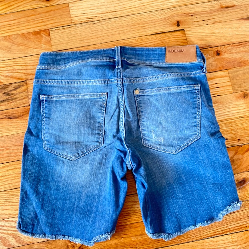Shorts - Picture 2 of 3